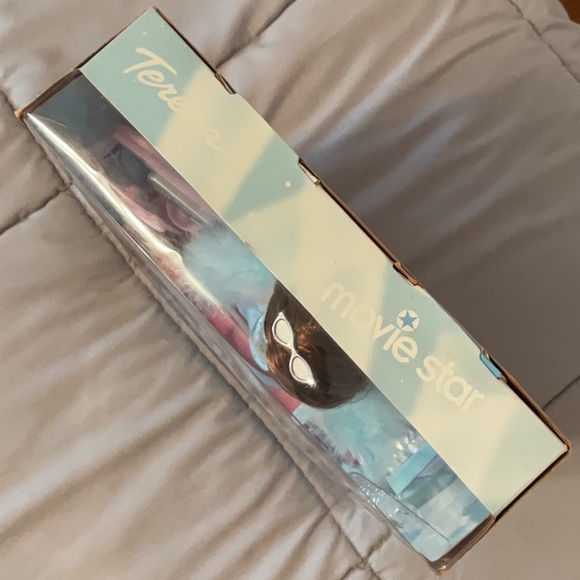 Movie Star Teresa Doll - Picture 5 of 7